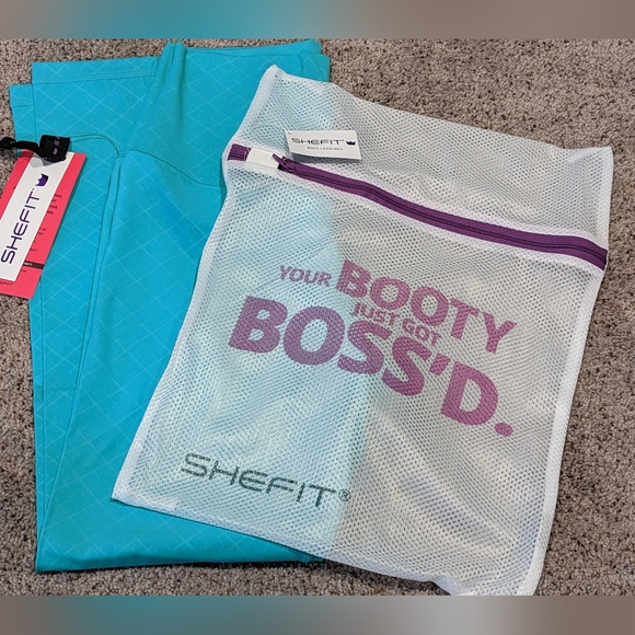 SHEFIT - Boss Leggings w/ Mesh Laundry Bag - Picture 4 of 4